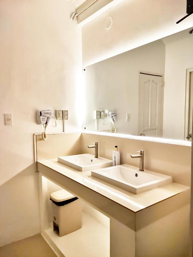 Nomadsmnl Hostel Paranaque City エクステリア 写真