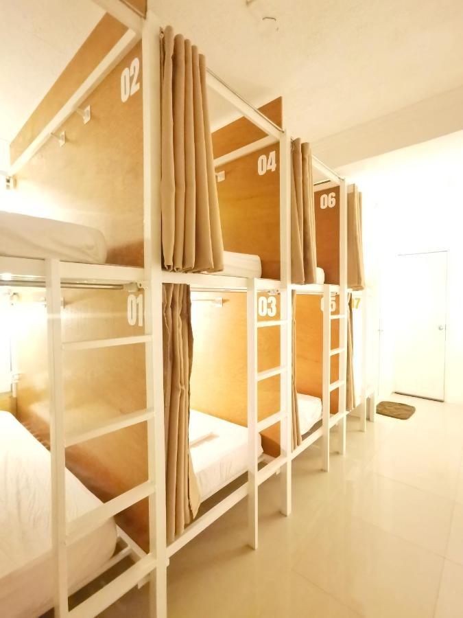 Nomadsmnl Hostel Paranaque City エクステリア 写真