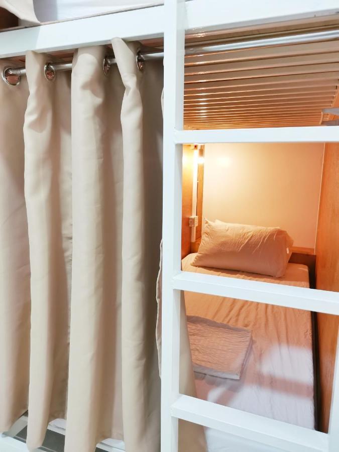 Nomadsmnl Hostel Paranaque City エクステリア 写真
