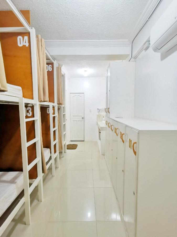 Nomadsmnl Hostel Paranaque City エクステリア 写真