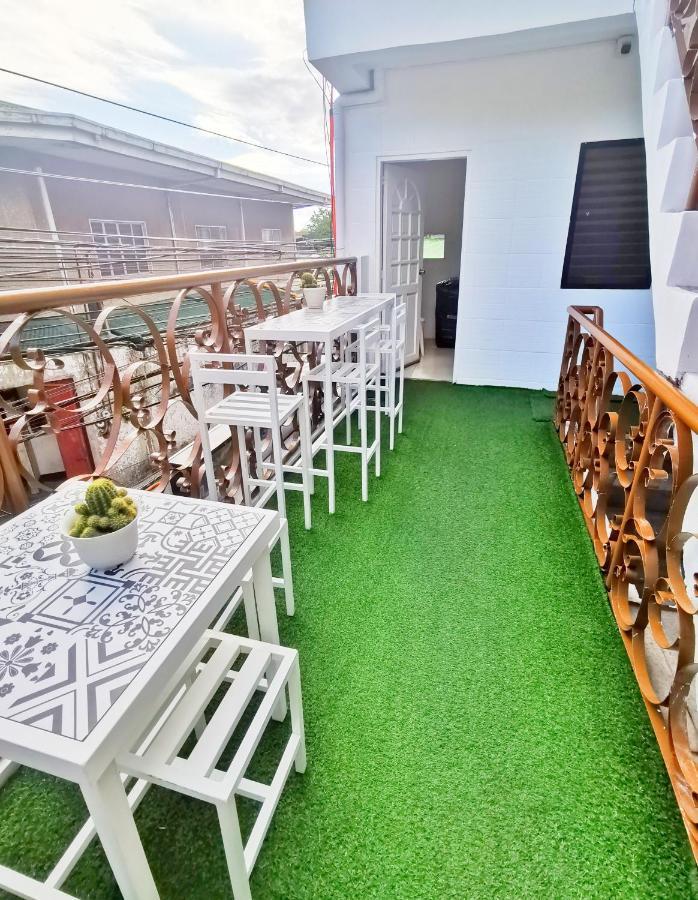 Nomadsmnl Hostel Paranaque City エクステリア 写真