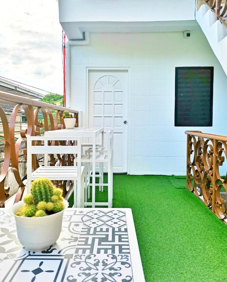 Nomadsmnl Hostel Paranaque City エクステリア 写真